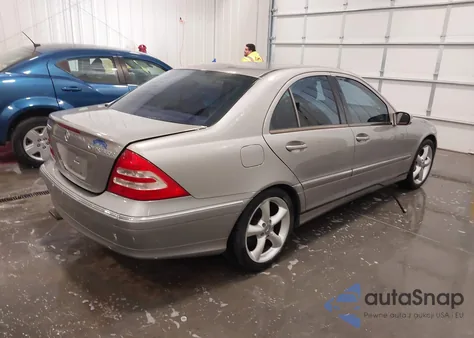 2004 Mercedes-Benz C 230 Kompressor Sport/Sport z USA, uszkodzony, nr VIN WDBRF40J04A581570